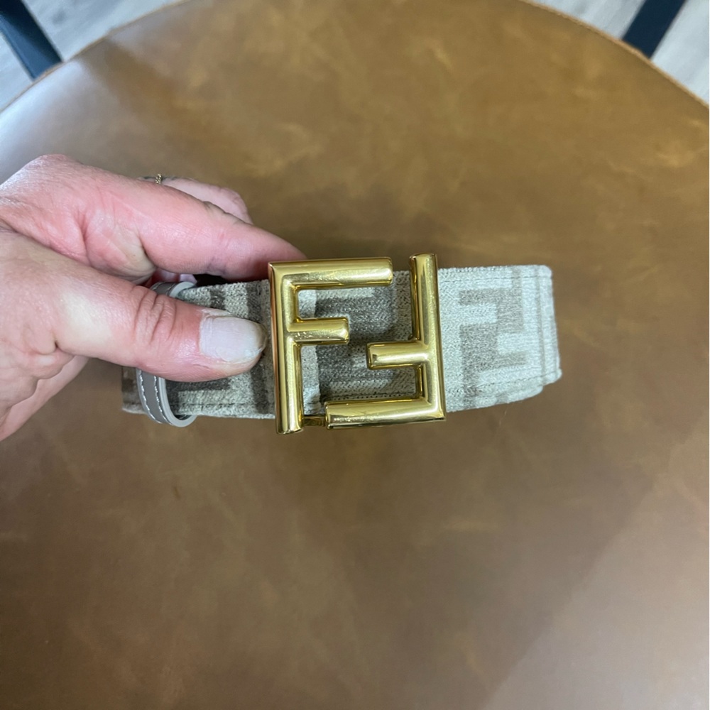 Size 85 fendi belt